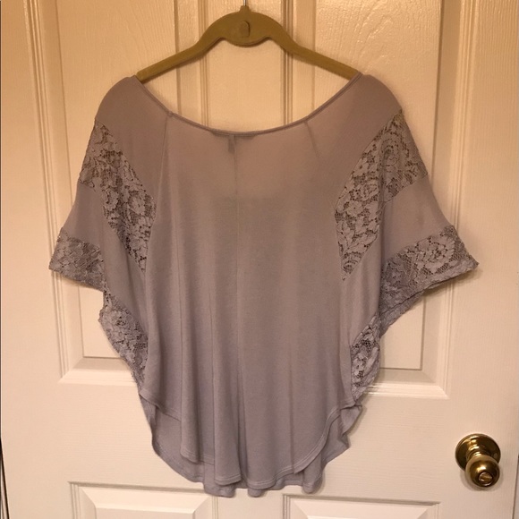 Victoria’s Secret Flowey Top - Picture 4 of 5